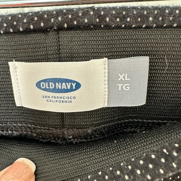 🩷5/$10 Old navy polka dot stretch pants - Picture 3 of 6